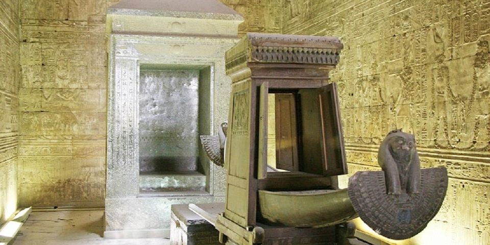From Aswan: 5-Day Nile Cruise to Luxor with Hot Air Balloon - Kom Ombo and Edfu: The Two-Temple Contrast Day