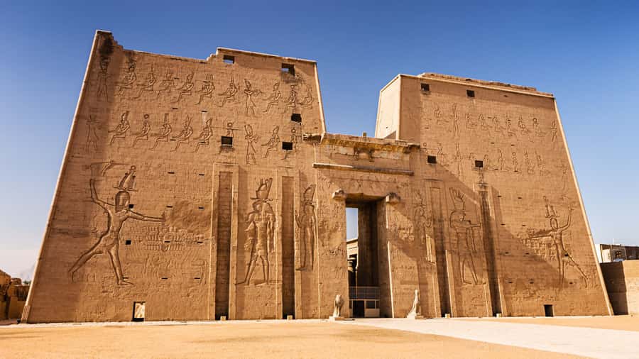 From Aswan: Overnight Nile Cruise to Luxor with Meals - Food on full-board: satisfying, but don’t budget like it’s free