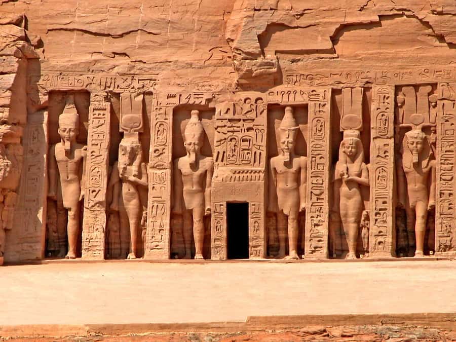 From Cairo: 2-Day Abu Simbel & Luxor Tour - Abu Simbel and Nefertari’s Small Temple: What to Look For