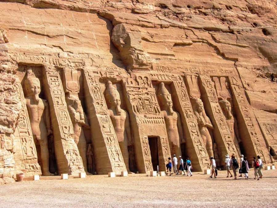 From Cairo: 3-Day Nile Cruise with Hot Air Balloon & Flights - Edfu by Horse-Drawn Carriage: Temple of Horus Up Close