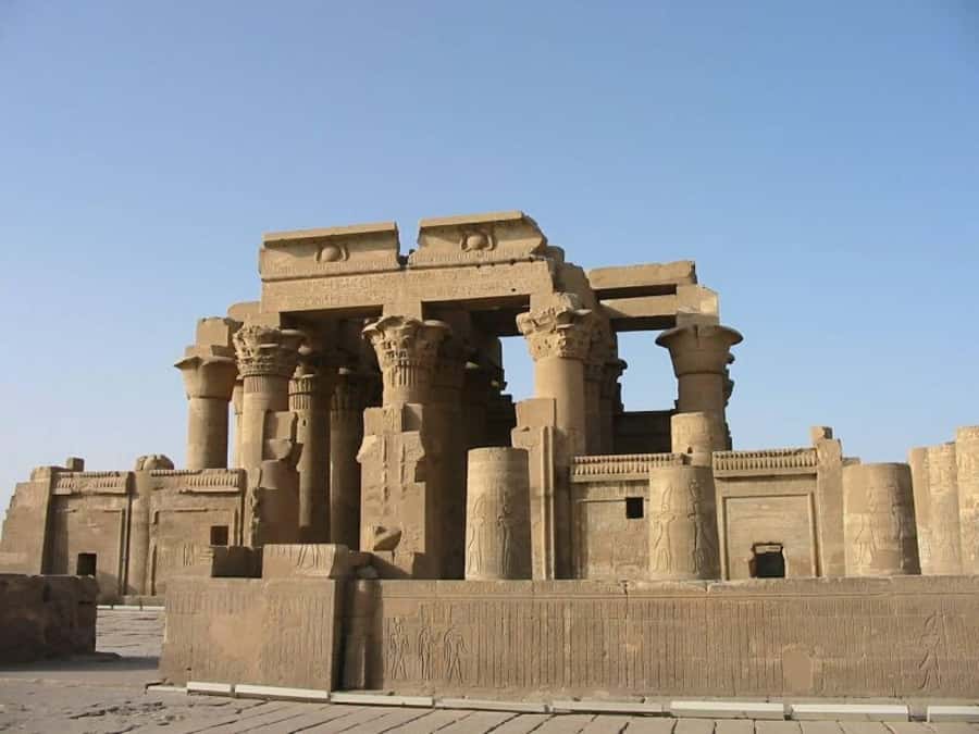 From Cairo: 5-Day Tour with Nile Cruise, Balloon, & Flights - Day 1 in Cairo: Giza pyramids, camel time, and the Egyptian Museum
