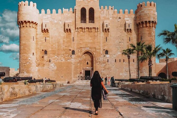 From Cairo: Alexandria Catacomb, Lighthouse, Citadel Trip & Lunch - Kom el Shoqafa Catacombs: Roman Underground Reality Check