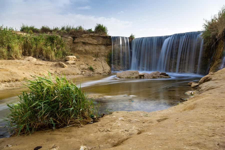 From Cairo: El Fayoum Private Day Trip with Lunch - Wadi El Rayan: waterfalls, two lakes, and a rare desert water story