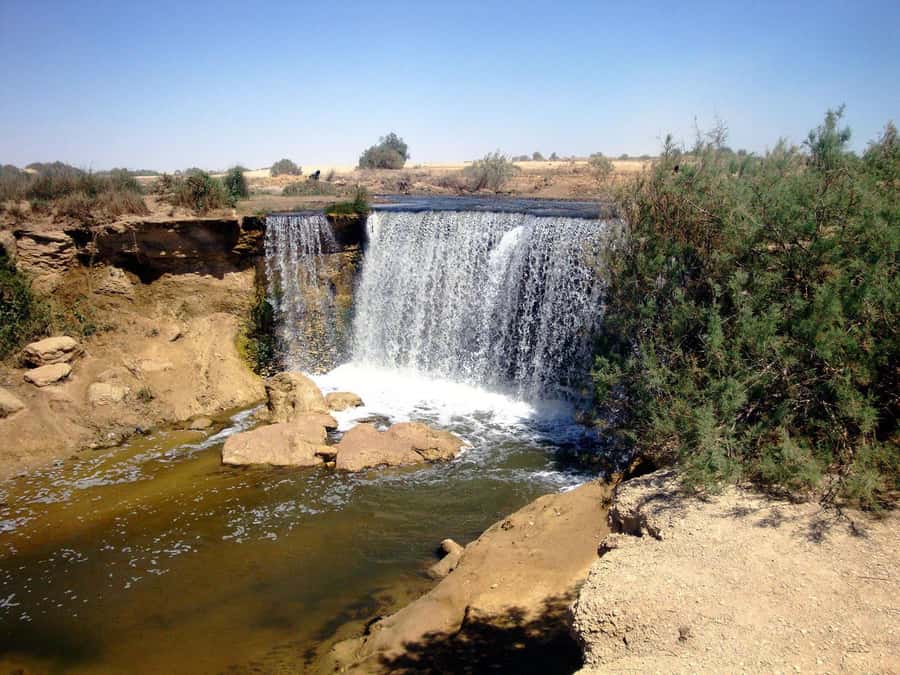 From Cairo: Full-Day Tour to El Fayoum - Wadi El Rayan Waterfalls: the big view moment (and when it can feel crowded)