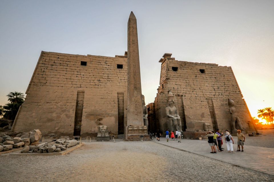 From Cairo: Small-Group Day Trip to Luxor by Plane - Hatshepsut’s temple at Deir el-Bahari: architecture with a plot