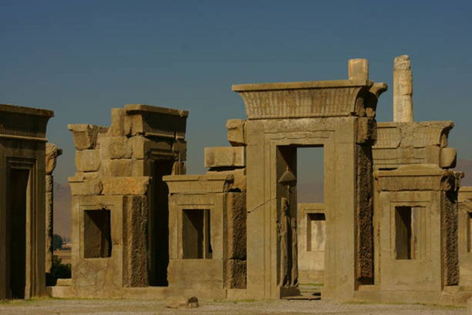 From Hurghada: Abydos, Osireion, and Dendera Day Tour - Guides like Aziz and Omran: why the explanations change your photos