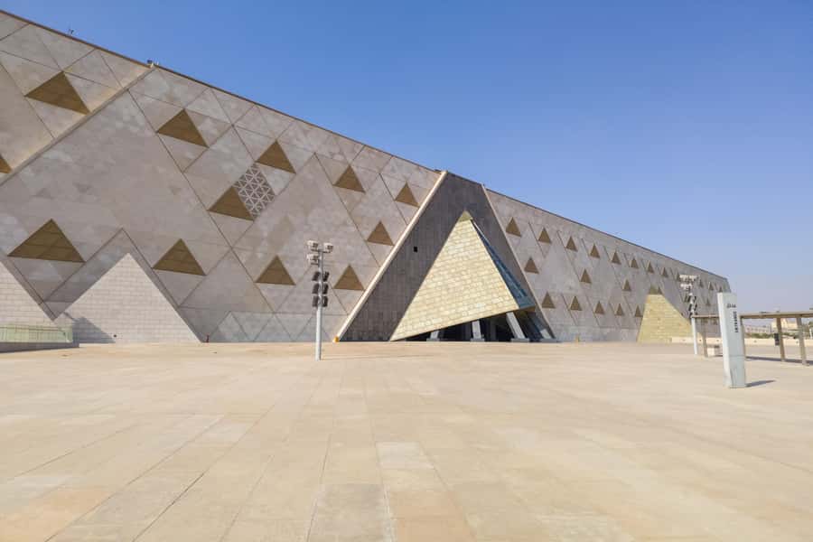 From Hurghada: Grand Egyptian Museum Pyramids Cairo Day Trip - Guides, safety, and that human factor that makes or breaks the day
