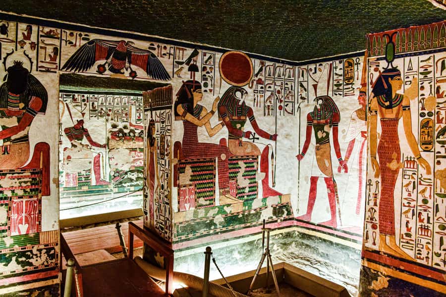 From Hurghada: Luxor Private Guided Tour - Karnak Temple and Hatshepsut: two kinds of power, one efficient route