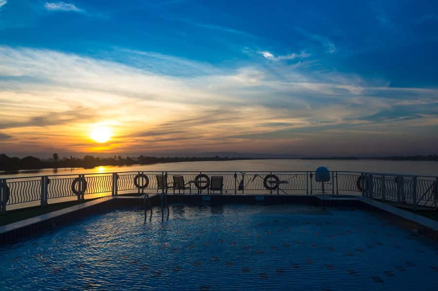 From Luxor: 6-Day Nile Cruise to Aswan with Hot Air Balloon - Guides and the language factor: what makes the experience better