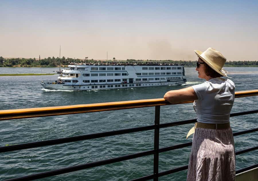 From Luxor: 6-Day Nile Cruise to Aswan with Hot Air Balloon - Day 2: Luxor at sunrise by hot air balloon, then the West Bank power hits