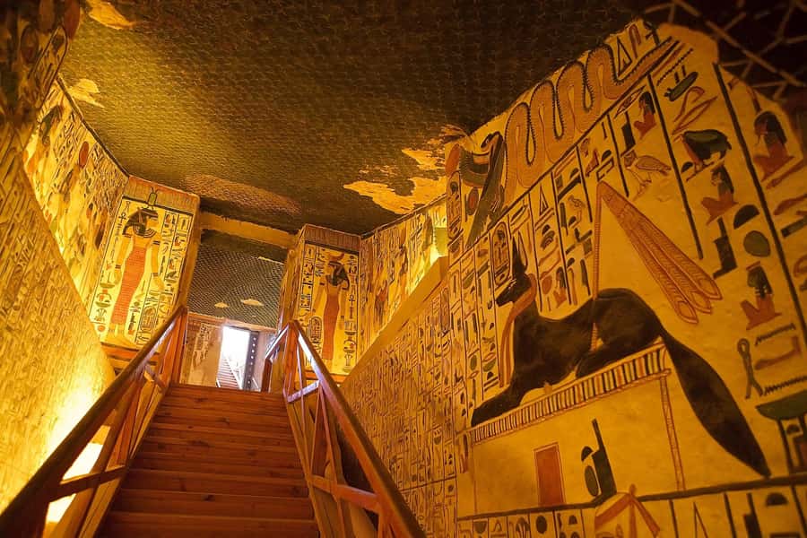From Luxor: West Bank Tour with Valley of Queens & Lunch - Four Hours on the West Bank: A Realistic Way to See the Main Hits