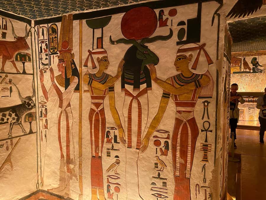 From Luxor: West Bank Tour with Valley of Queens & Lunch - Valley of the Queens: Calm Tombs with Royal Connections