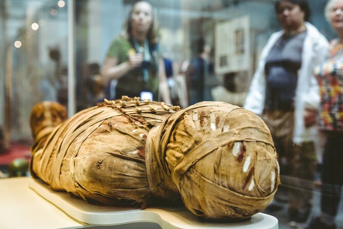 Full Day Cairo Guided Tour Pyramids and Museum, Lunch - Hurghada - Giza Plateau and the pyramids: how to handle the big moment