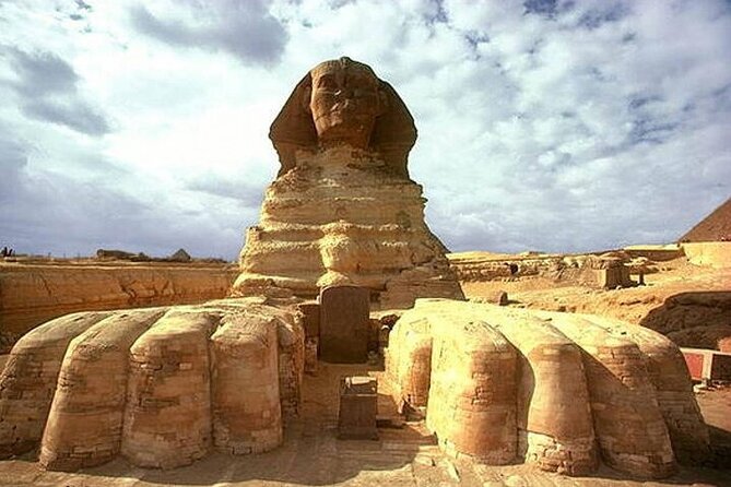 Full Day Egypt Landmarks Private Tour with Lunch - Valley Temple time and lunch near the pyramids: a smart reset