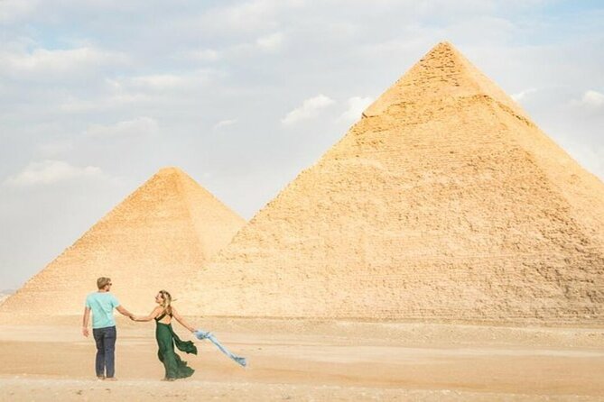 Full-Day Private Tour to Giza Pyramids and the Egyptian Museum - Giza Pyramids, Sphinx, and Valley Temple in real-world time