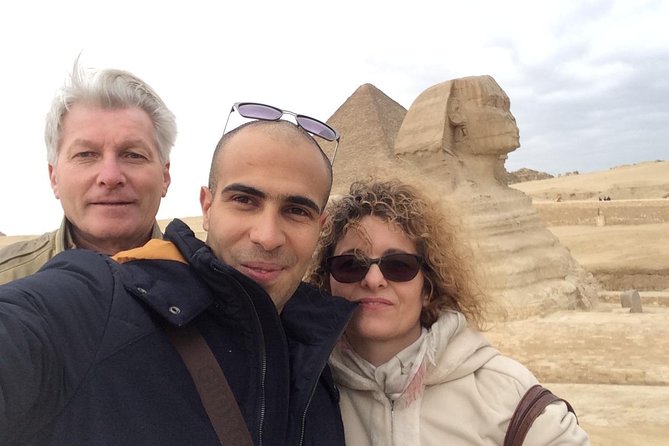 Full Day Tour Giza Pyramids, Sphinx, Egyptian Museum and Khan El Khalili Bazaar - Stop 2: A Nile River break in downtown Cairo