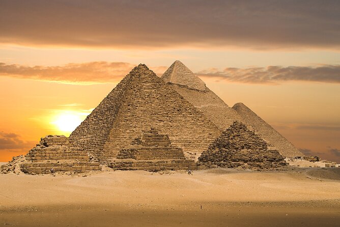Full-Day Tour in Giza Pyramids and Sphinx (Small group) - Hurghada to Cairo: the long ride that shapes the whole day