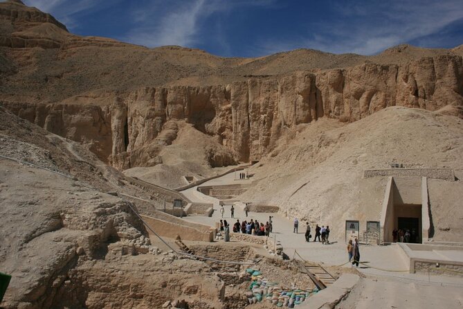 FULL Day Tour:Valley of the Kings &Queens &Hatshepsut Temple&more - Lunch break in Luxor: fuel for the back half