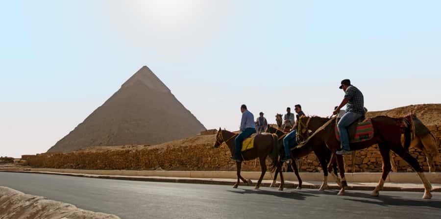 Giza: Arabian Horse Tour Around the Giza Pyramids - Pyramids and Sphinx Views: Seeing Them Without Entry Stress