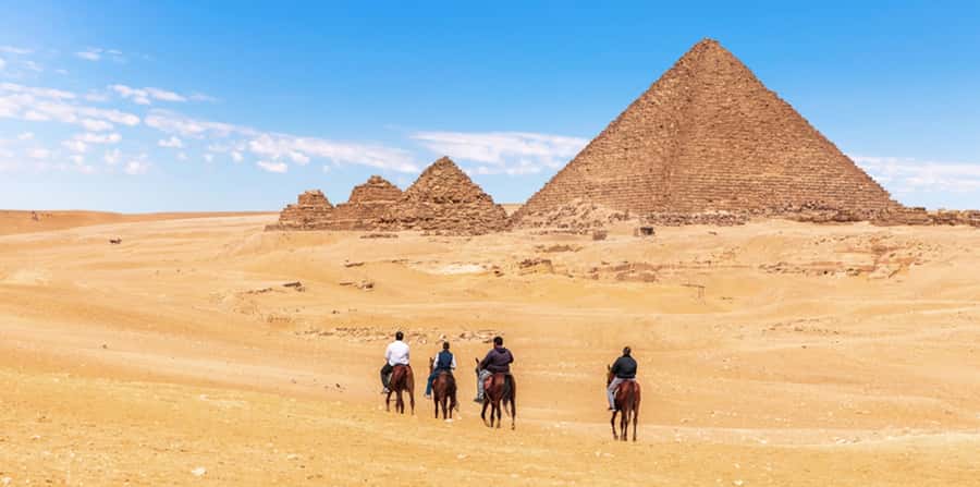 Giza: Arabian Horse Tour Around the Giza Pyramids - Getting There in Comfort: Pickup, AC, and Staying Oriented