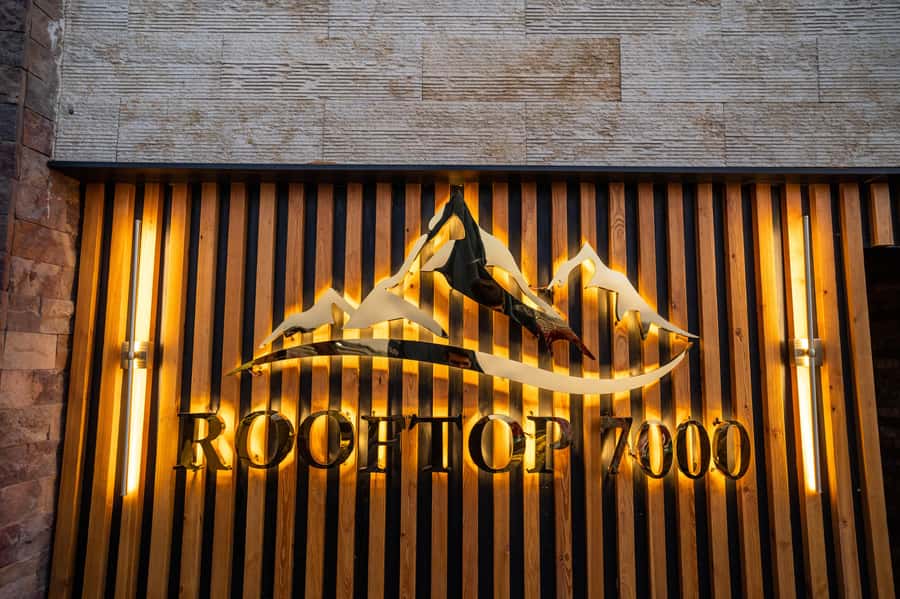 Giza: Dinner with Pyramids All Around You at Rooftop7000 - Key things you’ll notice right away