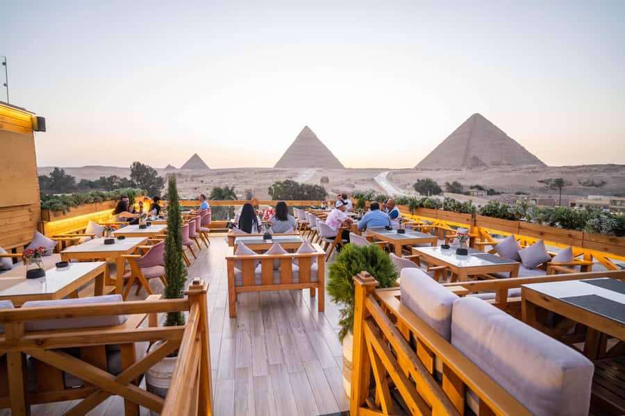 Giza: Dinner with Pyramids All Around You at Rooftop7000 - Who should book this dinner with rooftop pyramids?