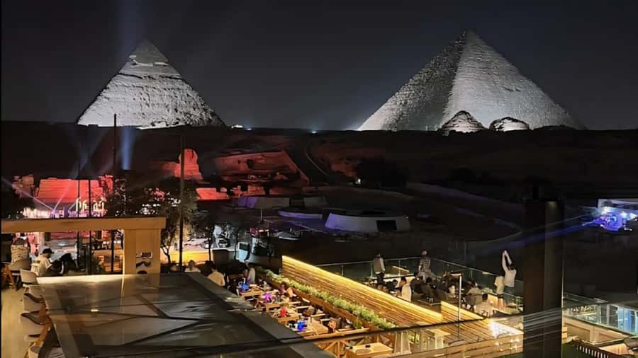 Giza: Dinner with Pyramids All Around You at Rooftop7000 - From Cairo or Giza pickup to The Great Pyramid Inn