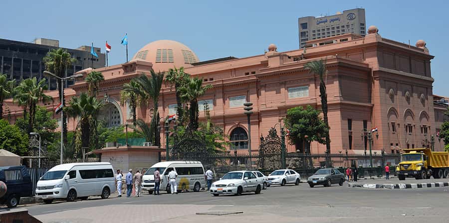 Giza: Egyptian Museum & Optional Khan el-Khalili Tour - Papyrus galleries, oils, cotton, and carpets: the optional side stops