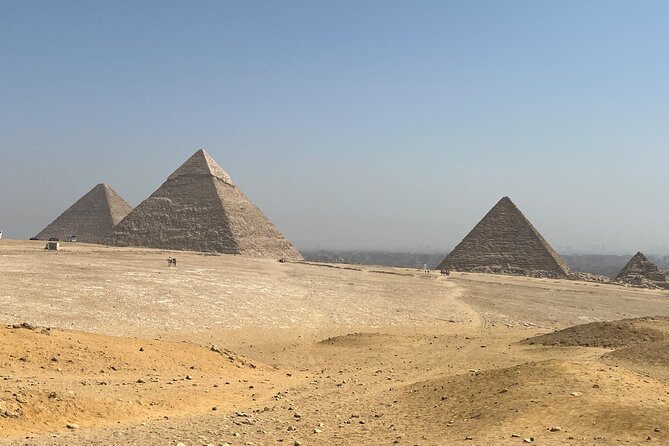 Giza Epic Adventure: Pyramids, Sphinx & Khafre’s Valley Temple - Stop 2: Great Sphinx photo time and the guide’s spotlight