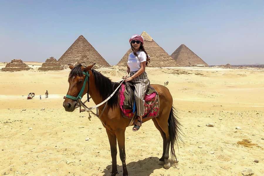 Giza Pyramids and Sphinx: Half-Day Private or Group Tour - Crowds, Short Lines, and How Guides Improve the Visit