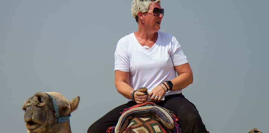 Giza: Pyramids at Sunset Guided Camel Tour - The 1-hour camel ride between the Great Pyramids