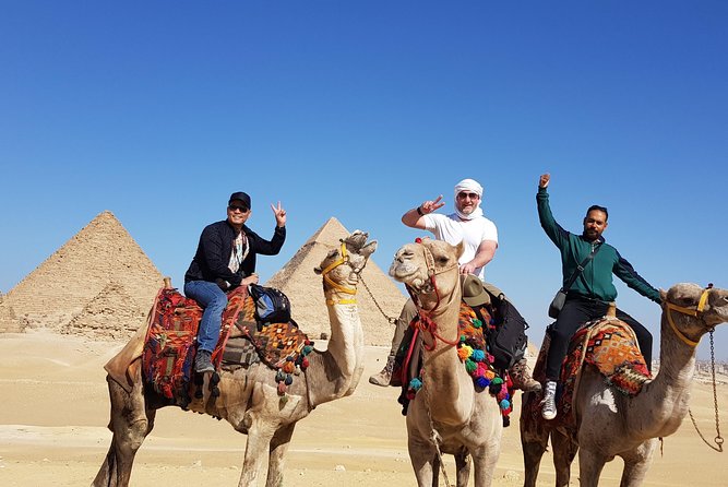 Giza Pyramids, Egyptian Museum and old Bazaar Day Tour - Hotel Pickup and Cairo Traffic: Why the Car Matters
