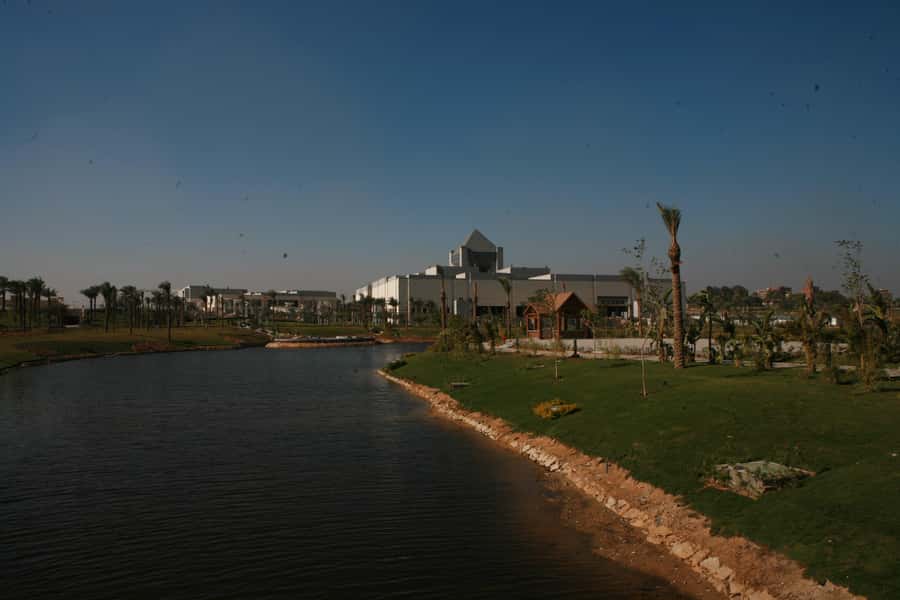 Giza: Pyramids, Museum of Civilization and Old Cairo, Bazaar - What to bring (and what to leave behind)