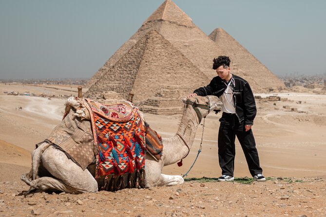 Giza Pyramids Photoshoot with Jumping Horse, Camel and Sphinx - Who you’ll meet: guide and photographer teamwork