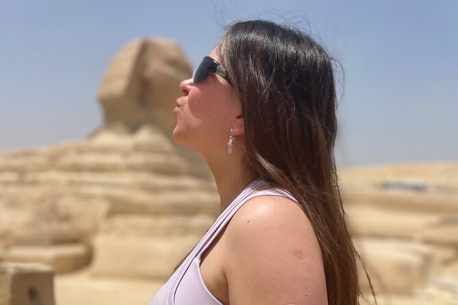 Giza Pyramids, Sphinx, Egyptian Museum day tour with a guide - Switching to Kefren: queens, panoramic views, and the valley temple setting