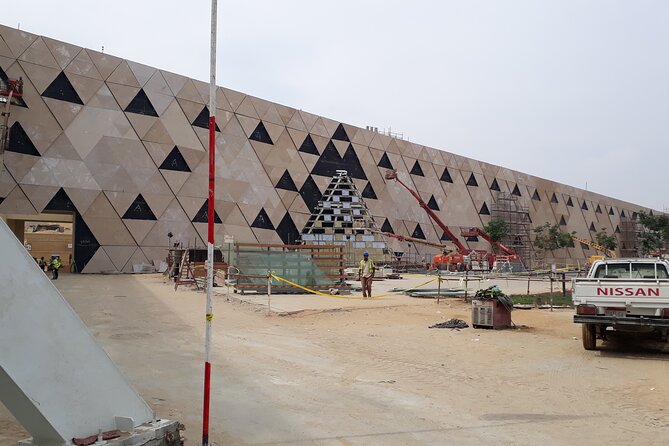 Grand Egyptian Museum the GEM tour and Giza Pyramids - Lunch between monuments: where the rhythm gets real