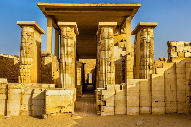 Great Pyramids of Giza, Guardian Sphinx, Sakkara and Dahshour - Lunch and the one thing that makes a long day work: food and water