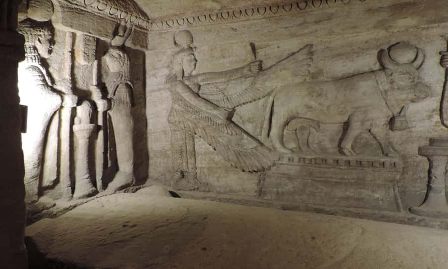 Group Tour top Things To Do In Alexandria From Cairo - Kom El Shoqafa catacombs: the three-level tomb with a feast story