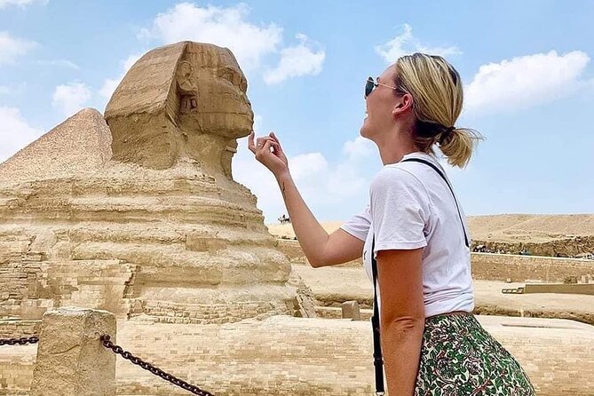 Guided tour to Pyramids of Giza, Sakkara & Memphis: Private Tour with Lunch - Giza Pyramids: Cheops, Chephren, and Mykerinus Up Close
