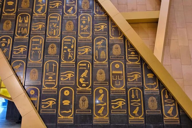 Guided tour to the Grand Egyptian Museum Giza Pyramids with Lunch - Giza Pyramids with an Egyptologist: burial chamber, Chephren, and a close Sphinx moment