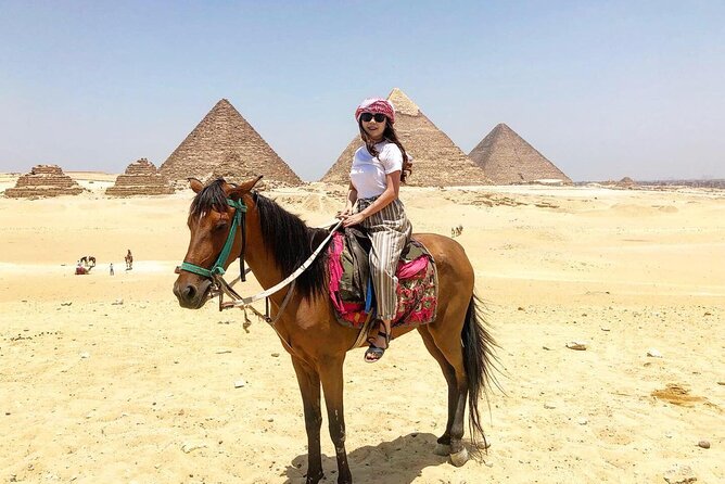 Guided trip to Giza pyramids Sphinx with lunch - Pickup and first views: the 8:00 am start at Giza Pyramids