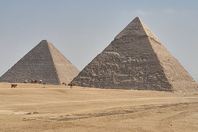Half day Giza pyramids and Sphinx tour with an Egyptologist - Stop 2: Pyramid of Khafre and the mortuary temple remains