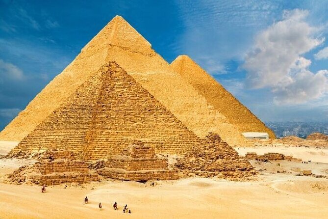 Half-Day Private Tour Giza Pyramids, Sphinx, Camel Raiding, Lunch - Great Sphinx close-up and photo help that makes a difference