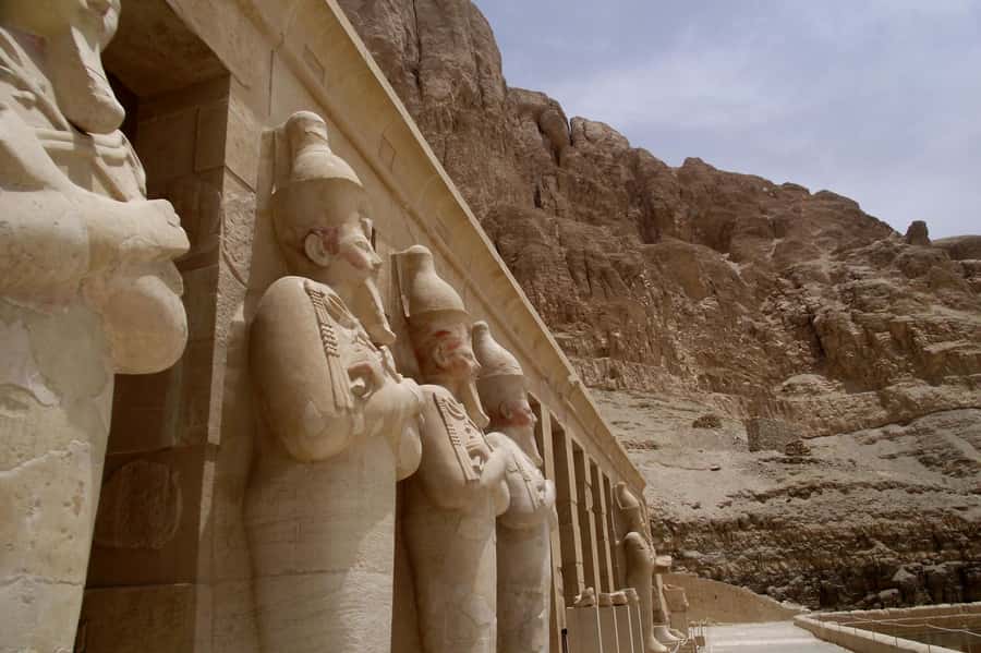 Hot-air Balloon Visit Kings Valley Tombs Hatshpsuit Boatride - Colossi of Memnon: Short Stop, Classic Views