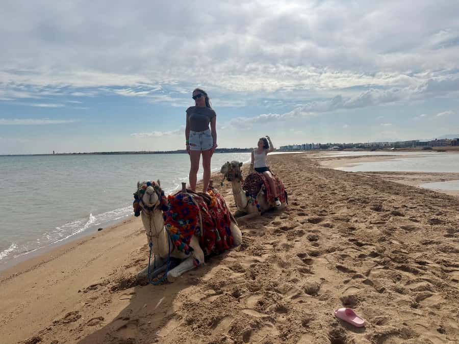 Hurghada: 1-Hour Desert & Beach Camel Ride with Transfers - Your guide and photo moments: less awkward, better pictures