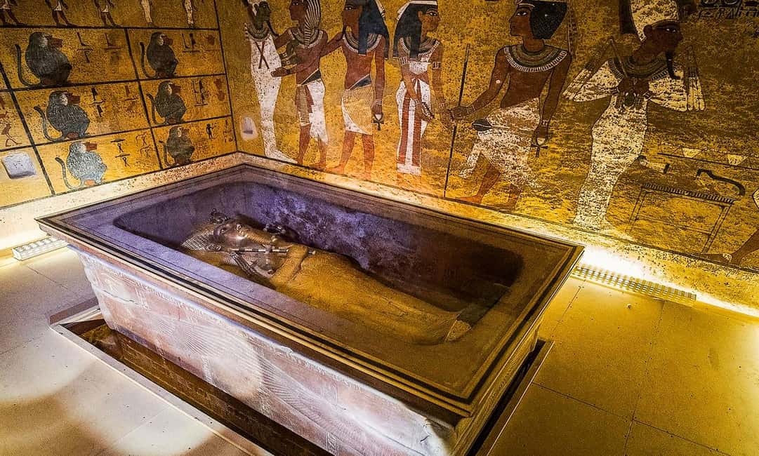 Hurghada: 2-Day Luxor Tour with Hotel, Balloon, & Nile Boat - City of the Dead and Khan el-Khalili: history and shopping without losing your day