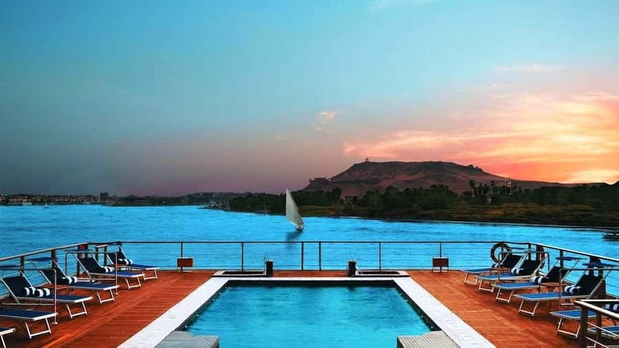 Hurghada: 5 Days Nile Cruise with Guided Tours & Abu Simbel - Day 2 West Bank power hour: Valley of the Kings, Hatshepsut, and Howard Carter’s house