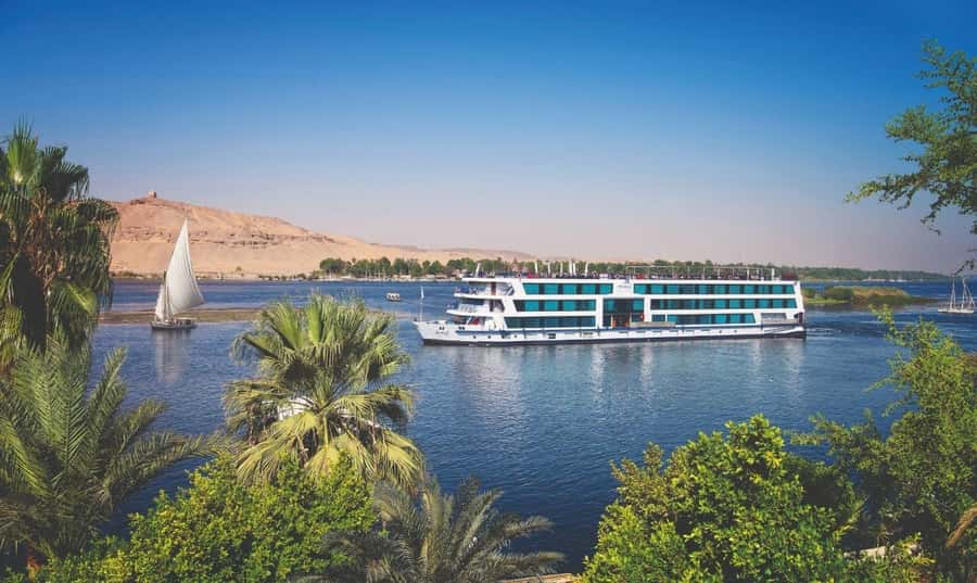 Hurghada: 5 Days Nile Cruise with Guided Tours & Abu Simbel - Day 3 Edfu by horse and carriage, then Kom Ombo at sunset