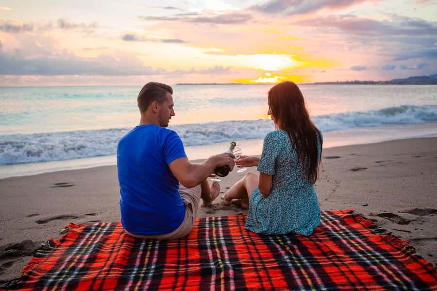 Hurghada: A Romantic Dinner On Islands Proposal Tour - Getting to the harbor without losing your morning