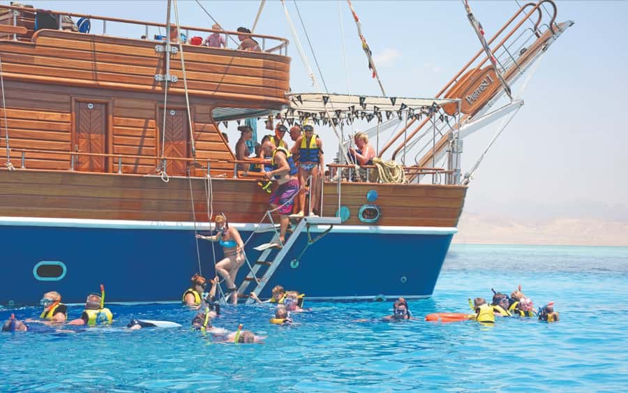 Hurghada: Afternoon Sailing cruise to orange bay with Lunch - Meeting at Hurghada Marina: the calm start (and the clock)